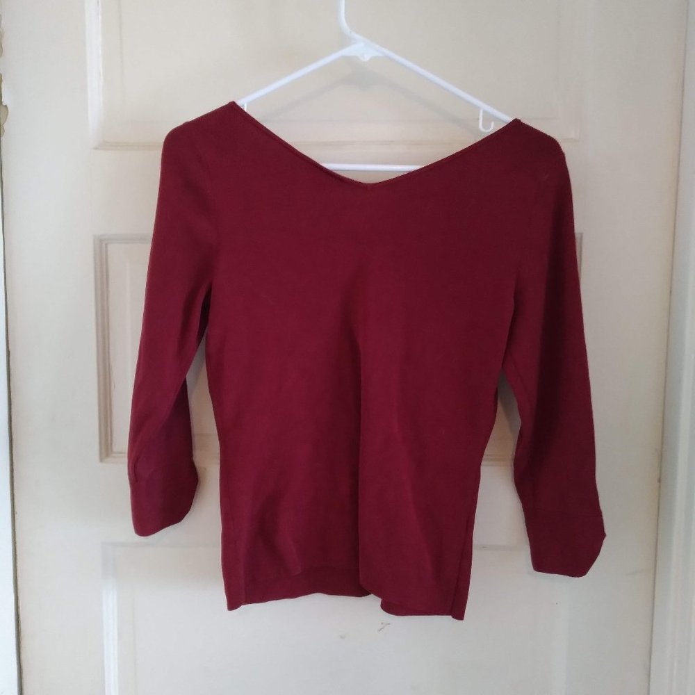 ANN TAYLOR. V Neck Sweater. Knit. Red. Size XS
